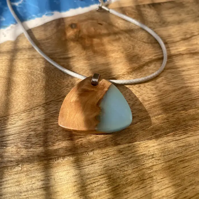 Kettenanhänger "Light Blue Plectrum" – Bild 4