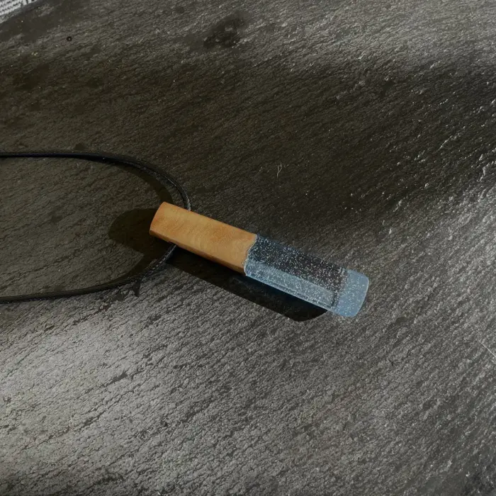 Kettenanhänger Simple STick "Aquamarin" / Olivenholz – Bild 2