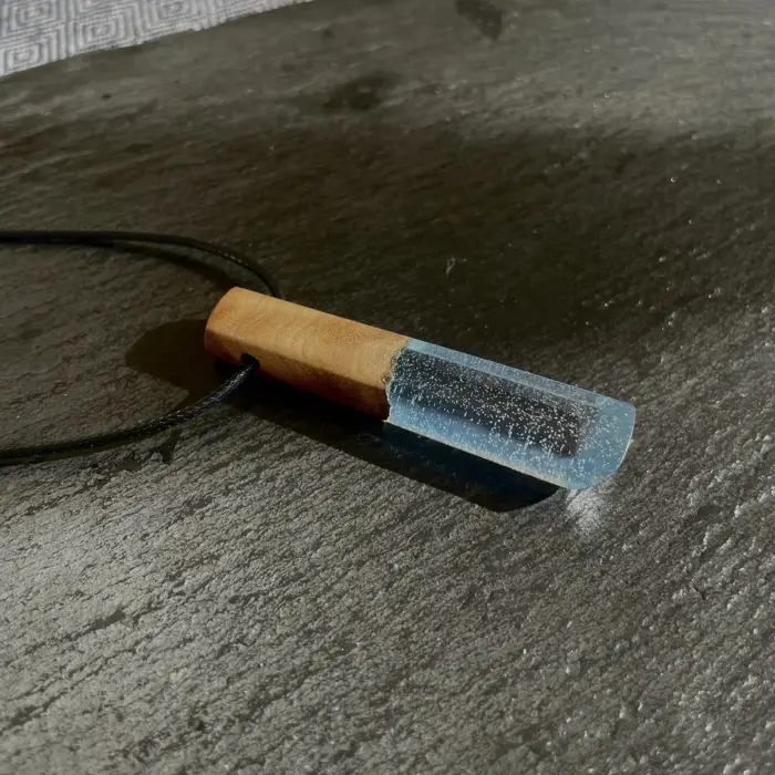 Kettenanhänger Simple STick "Aquamarin" / Olivenholz – Bild 3