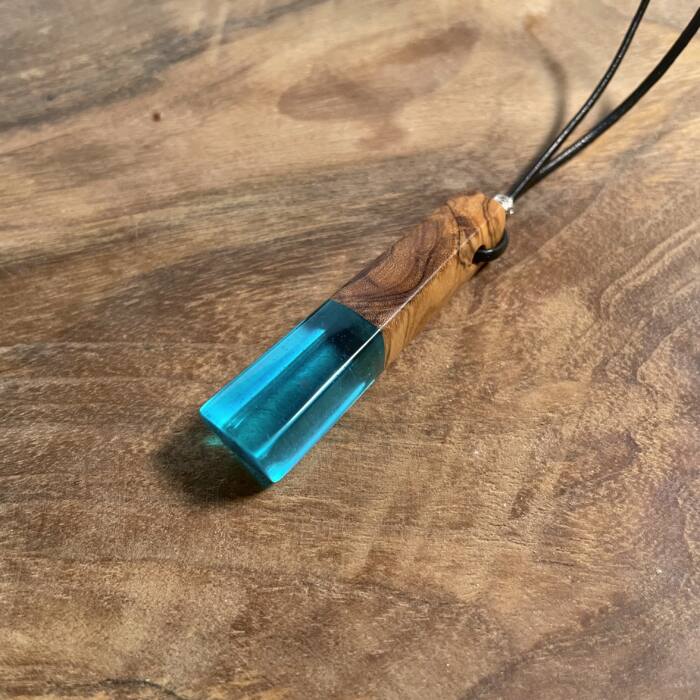 Kettenanhänger "Blue Water Stick"