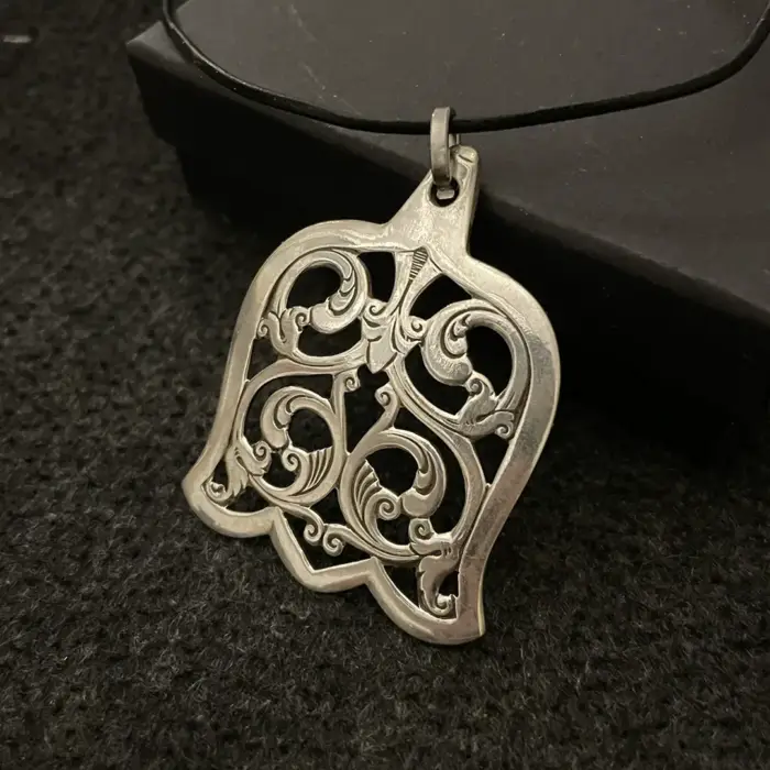 Kettenanhänger Zuckerzange ArtDeco 1